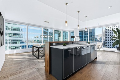 St Lawrence River Condo For Sale in Montréal (Ville-Marie) QC