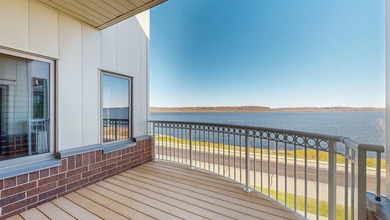 Make this fabulous lake-view condo yours today! Top floor - photo 27