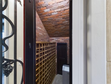 24hr notice to show: This beautiful home has custom