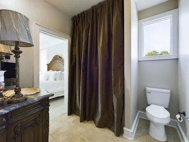 24hr notice to show: This beautiful home has custom