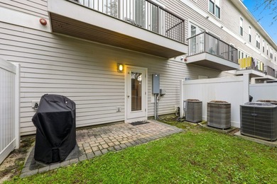 Welcome to Driftwood Townhomes, where coastal living and - photo 16