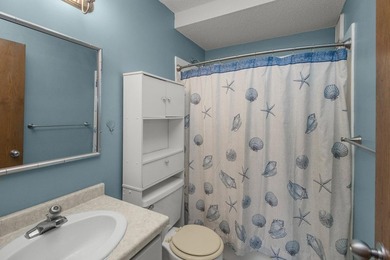 Soaring above the city on the 23rd floor, this refined 2-bedroom - photo 29