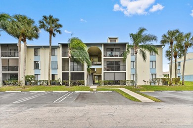 (private lake, pond, coastal) Condo For Sale in West Palm Beach Florida