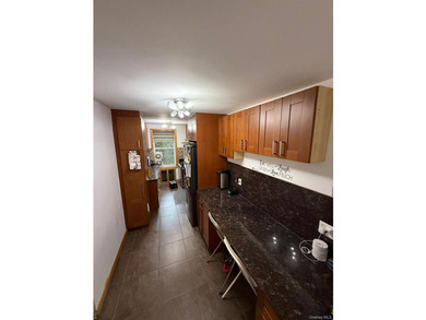 Located in a desirable Forest Hills co-op, this having presents - photo 4
