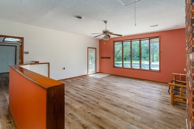 If you're looking for a spacious home with privacy, large rooms - photo 12