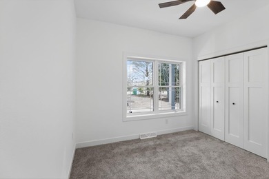 Beautiful new build on a large wooded lot in an up-and-coming - photo 14