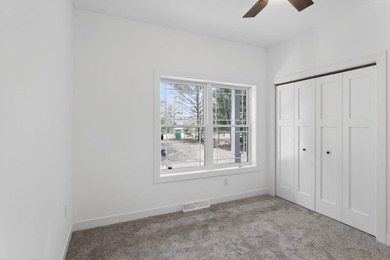 Beautiful new build on a large wooded lot in an up-and-coming - photo 18