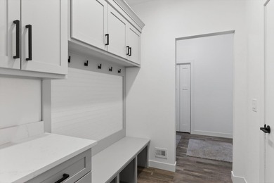 Beautiful new build on a large wooded lot in an up-and-coming - photo 22