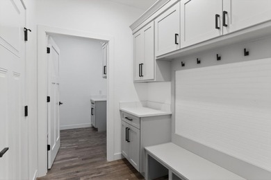 Beautiful new build on a large wooded lot in an up-and-coming - photo 23
