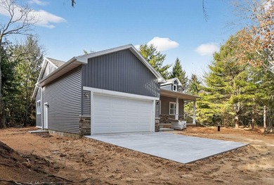 Beautiful new build on a large wooded lot in an up-and-coming - photo 24