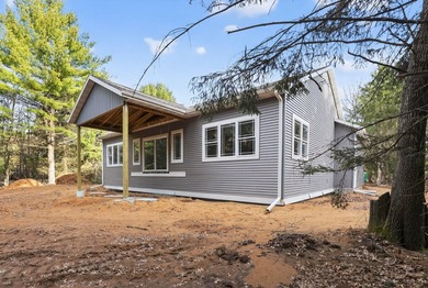 Beautiful new build on a large wooded lot in an up-and-coming - photo 25