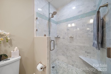 Welcome to this beautiful condo with a spectacular city view!