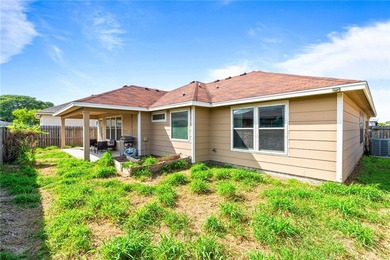 Welcome to 1121 Blackbuck Lane! Right when you step through the - photo 21