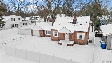 (private lake, pond, creek) Home Active Under Contract in Waterford Michigan