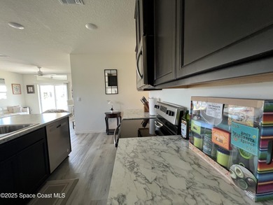 Motivated Seller ! Immaculate two-story on a lake-view corner - photo 9