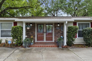 3/2/2 Home - NO HOA - NOT IN A FLOOD ZONE - BEAUTIFULLY - photo 4