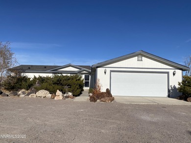 Lake Lahontan Home For Sale in Silver Springs Nevada