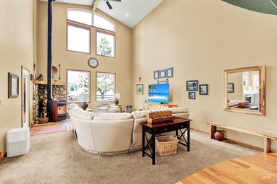Peaceful country living in the heart of the mountains. This gem - photo 16