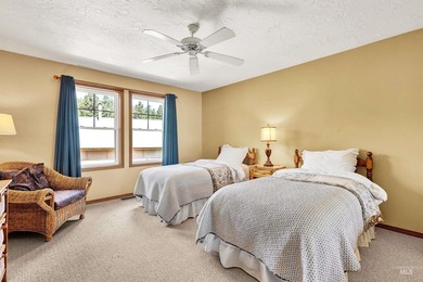 Peaceful country living in the heart of the mountains. This gem - photo 30