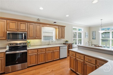 Location, location, location! Walk to the waterfront, marina - photo 4