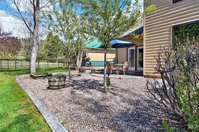 Peaceful country living in the heart of the mountains. This gem - photo 41