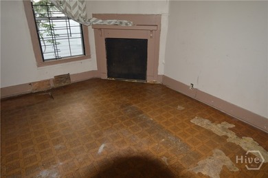 Investor Special! Unlock the potential at 1010 W. Victory Drive - photo 10