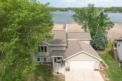 Year round lake home located on prestigious Malone Island with a - photo 2