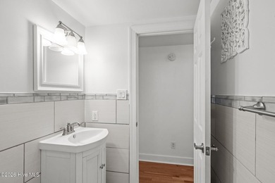Coastal living with room for all your toys! This charming 2 - photo 22