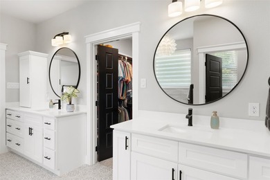 Stunning 3-year-new home in Lone Oak Crossing! This modern - photo 22