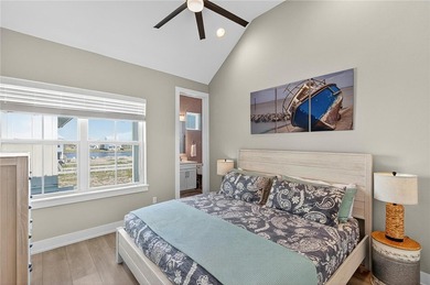 A REMARKABLE LAKESIDE RETREAT IN THE HEART OF CINNAMON SHORE - photo 31