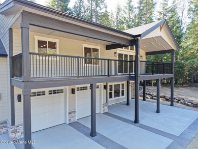 Beautiful New Home, Just completed with 3641+/-sq ft, this Multi - photo 3