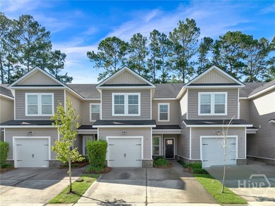 Townhome in one of the nicest areas of Richmond Hill. Freshly - photo 1