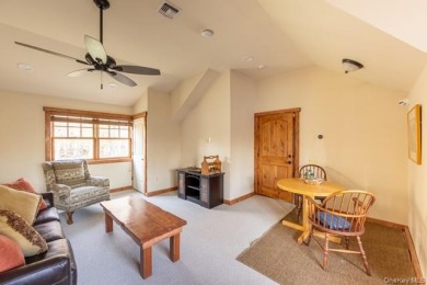 Beautifiul Contemorary Log Home - photo 24