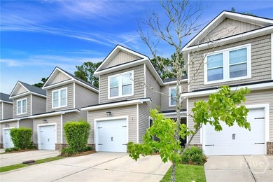 Townhome in one of the nicest areas of Richmond Hill. Freshly - photo 3