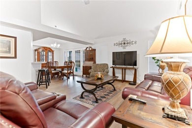 Open floor plan with Cathedral Ceiling in living room, French - photo 5