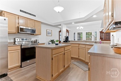 Open floor plan with Cathedral Ceiling in living room, French - photo 6
