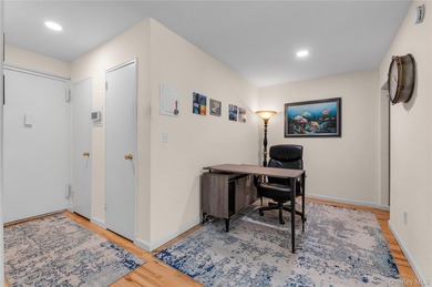 Beautifully maintained 3rd floor Glen Pearsall Coop! Spacious - photo 11