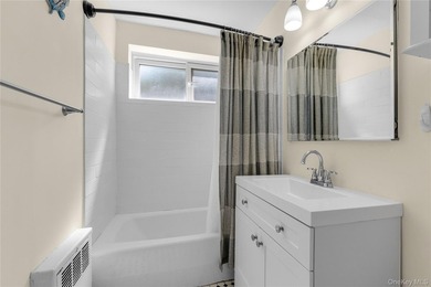 Beautifully maintained 3rd floor Glen Pearsall Coop! Spacious - photo 13