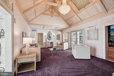 Enter the long, winding private drive that stirs anticipation