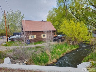 This 1980 log home offers 624 sq ft of simple, functional living - photo 31