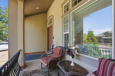 This exceptional home showcases quality craftsmanship and - photo 4