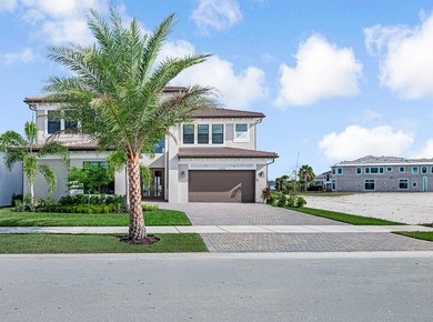 Lakefront luxury in this 5-bed single-family home in Avenir, new - photo 3