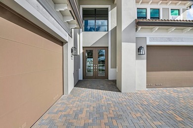 Lakefront luxury in this 5-bed single-family home in Avenir, new - photo 6