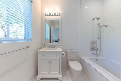 Stunning Coastal Contemporary Deepwater Estate recently built in - photo 32