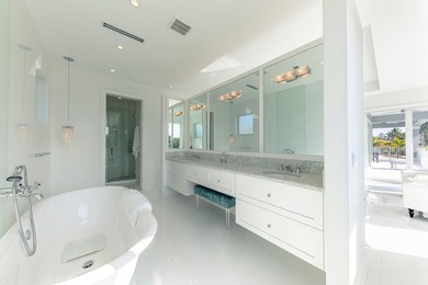 Stunning Coastal Contemporary Deepwater Estate recently built in - photo 46