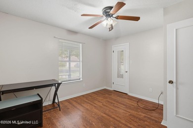 Discover your own private oasis in the charming Heron Bayou - photo 14