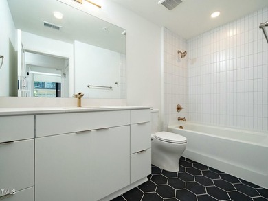 Nice Condominium unit In great location in Down Town Raleigh - photo 17