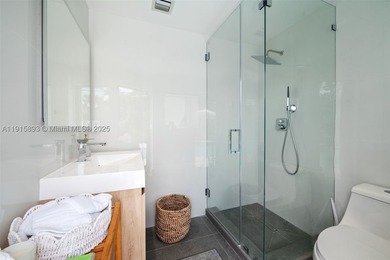 Brand-new 2024 complete remodel and fully furnished !! This - photo 22