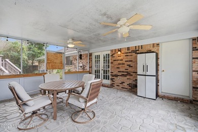 Discover your own private oasis in the charming Heron Bayou - photo 25