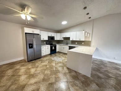 Renovated townhome in great community. Amazing location, easy - photo 8
